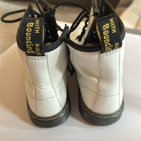 White Dr. Martens Zavala J Size 4 (US M) or Size 5 (US L) Size 36 EU. - Picture 4 of 12